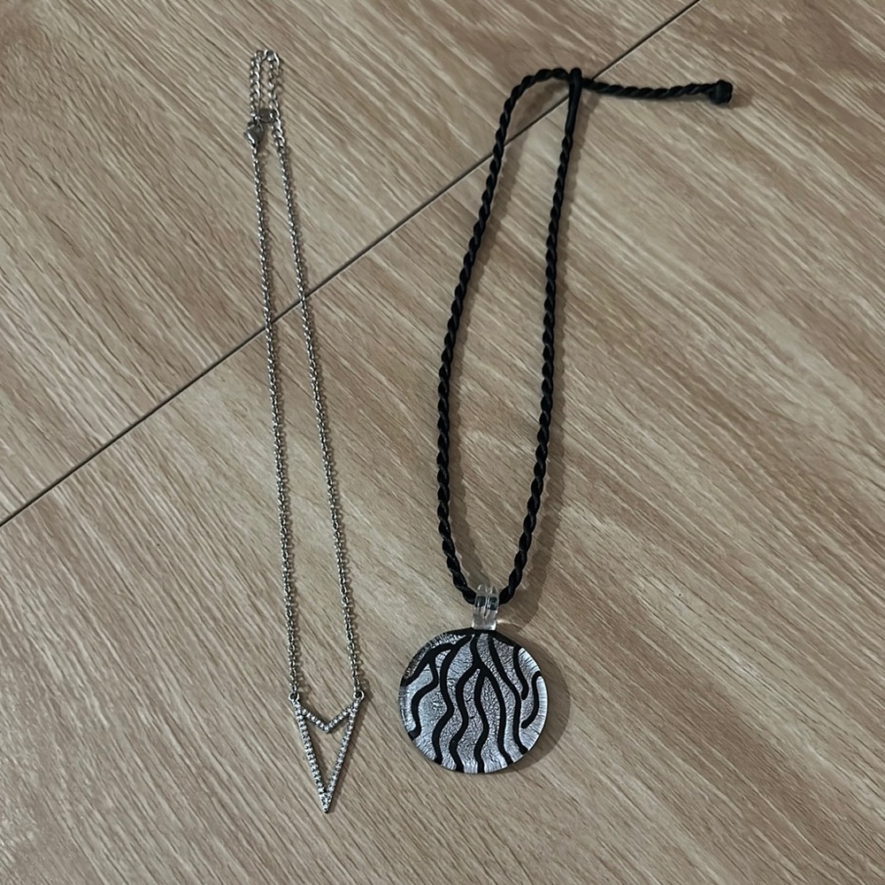 Silver and Black Pendant Necklace Set